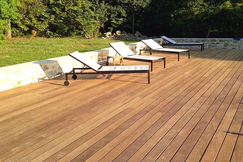 Terrasse exotique en cumaru : Choisir votre bois de lame de terrasse dans une essence exotique