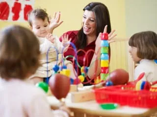 La formation CAP petite enfance : Se former à distance à un métier prometteur