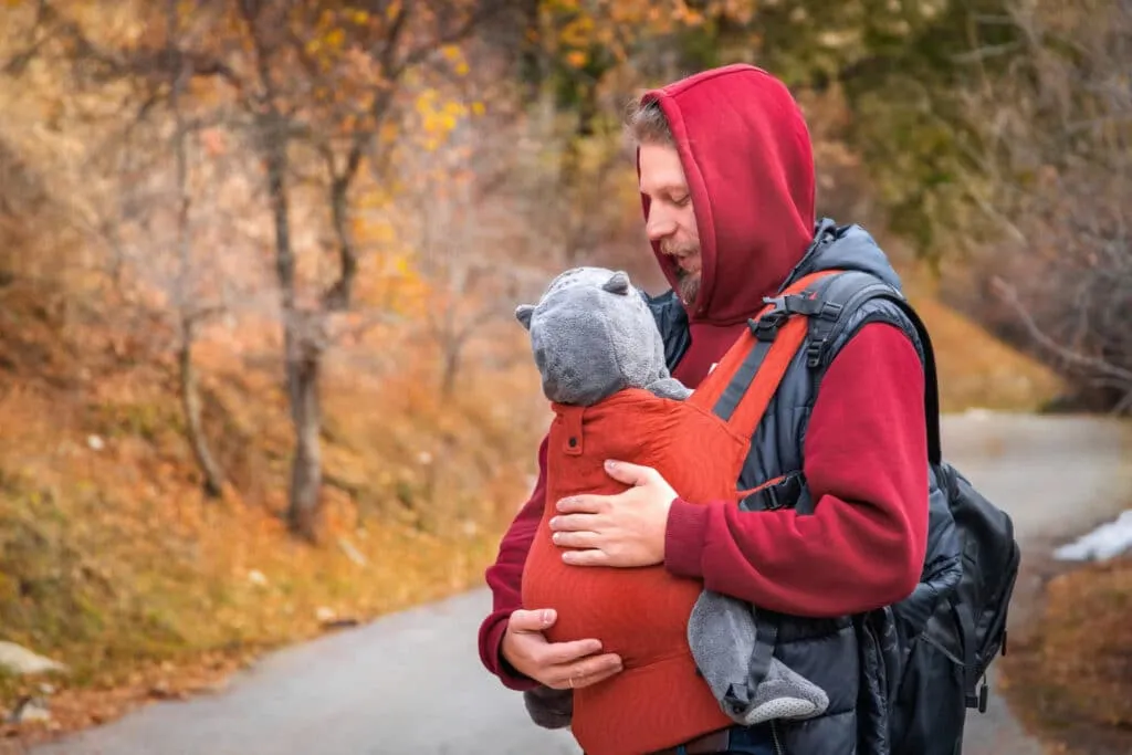 Conseils pour porter votre bébé en toute sécurité avec une écharpe de portage